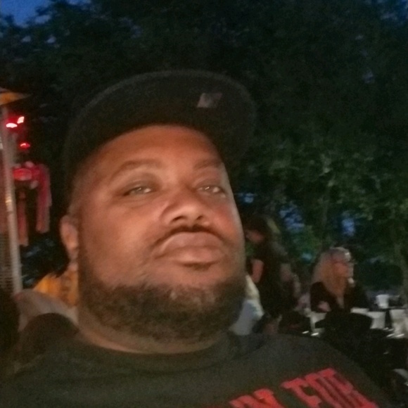 Profile Picture of Terry Howard (@mrterryjr2230) on Poshmark