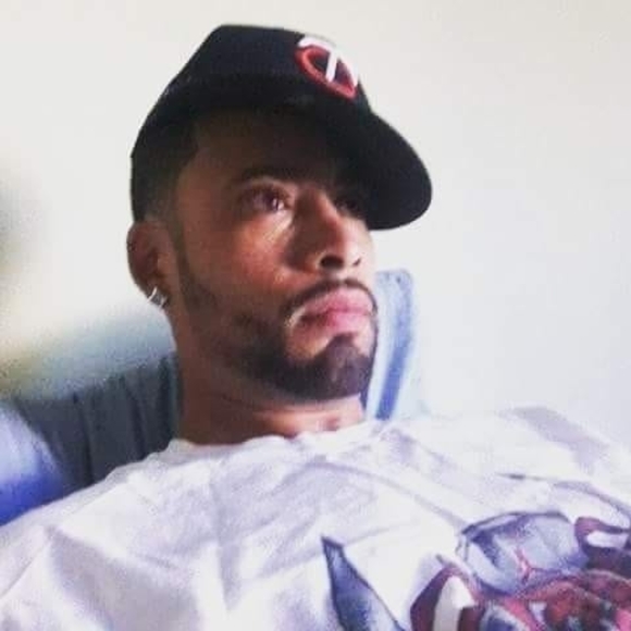 Profile Picture of Raymond Nieves (@raynieves1980) on Poshmark