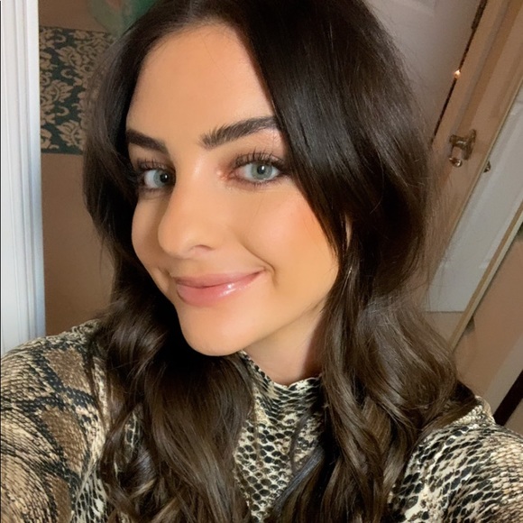 Profile Picture of Briana Lahiff (@brianalahiff) on Poshmark