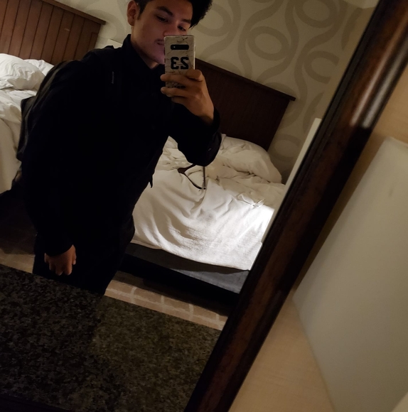 Profile Picture of Jonathan Francisco (@jonathanfran497) on Poshmark