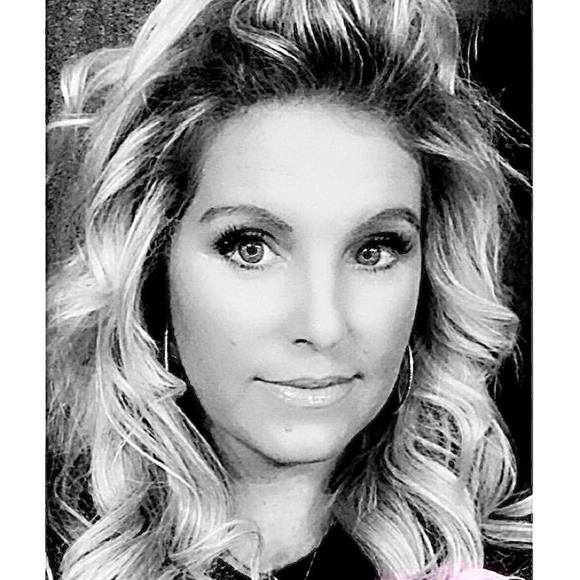 Profile Picture of Kim Westhoff jacobs (@jacobskim) on Poshmark