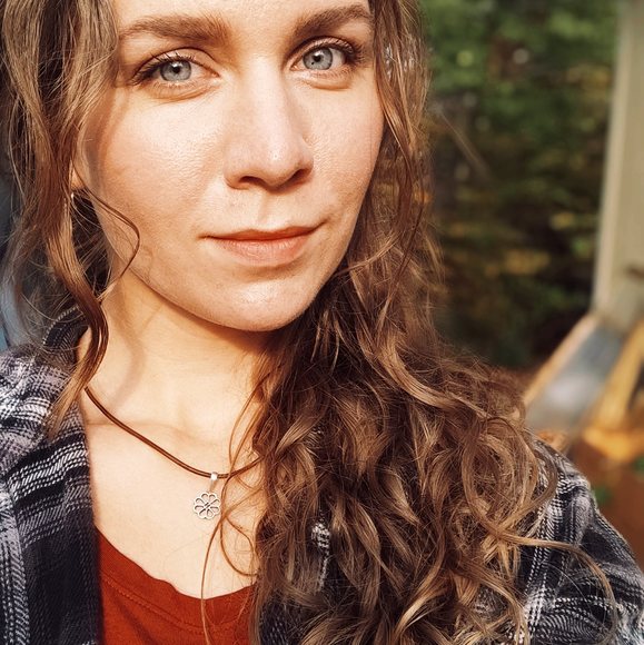 Profile Picture of Masha Mokeyeva (@mashamokeyeva) on Poshmark
