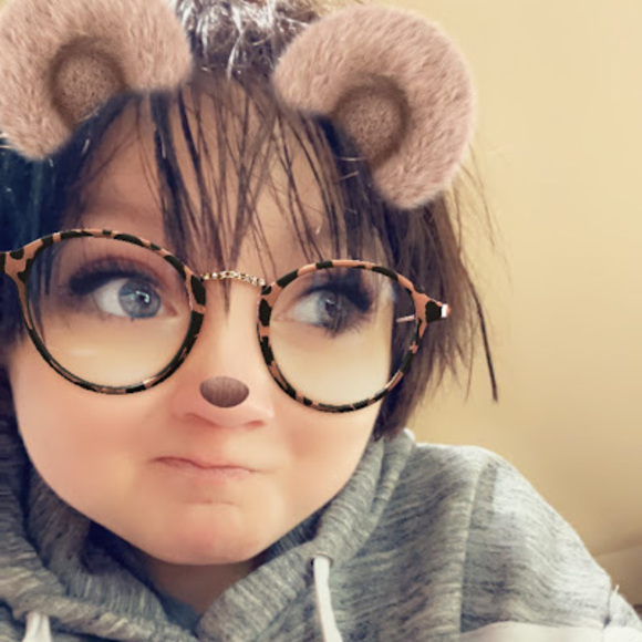 Diane Laseecki - Poshmark Profile Picture of Diane Laseecki (@hi1mmelove) on Poshmark