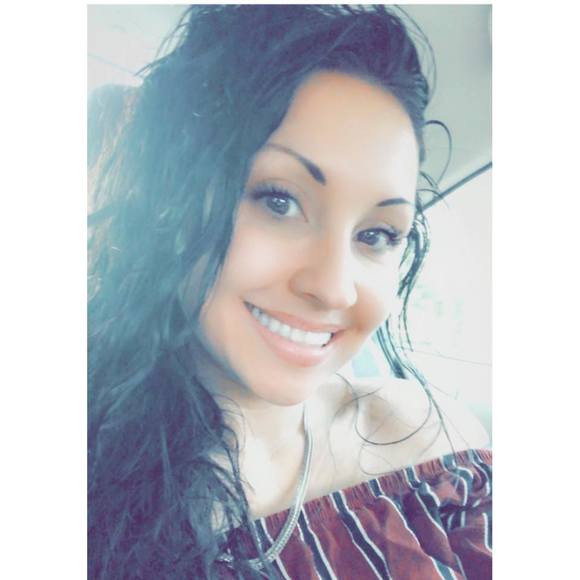 Profile Picture of Ashley Nixx (@nixashley4) on Poshmark