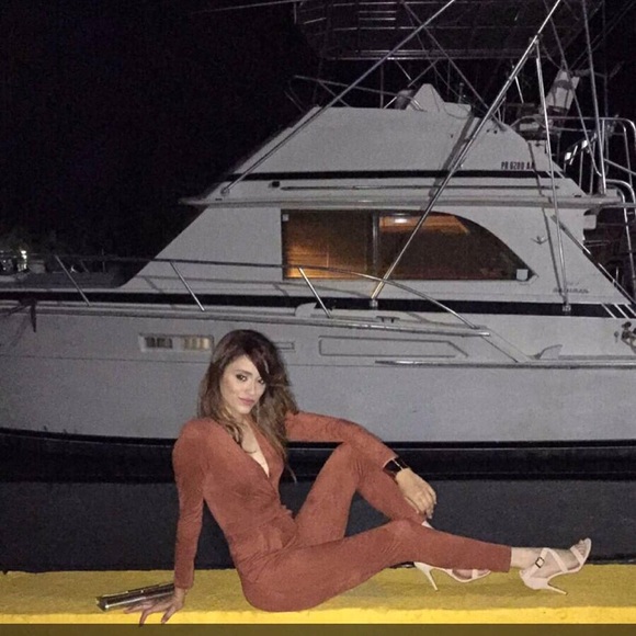 Profile Picture of Farah Arcay (@farah_arcay) on Poshmark