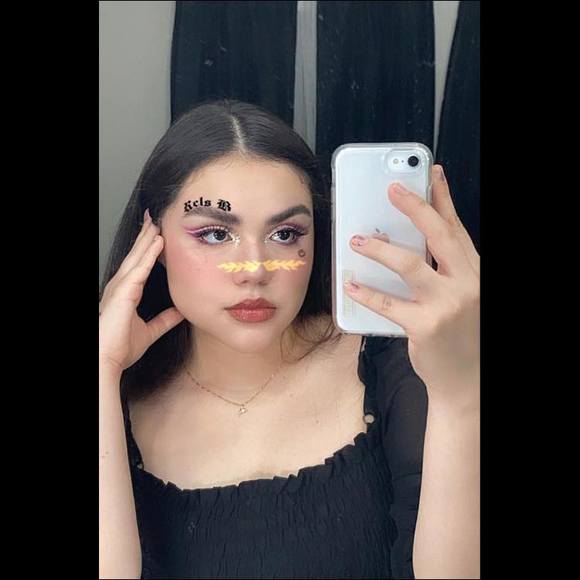 Profile Picture of Itzel Gomez (@itzelgomez191) on Poshmark