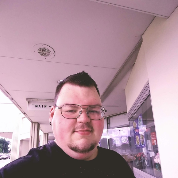 Profile Picture of Austin Vanest (@austinvanest) on Poshmark
