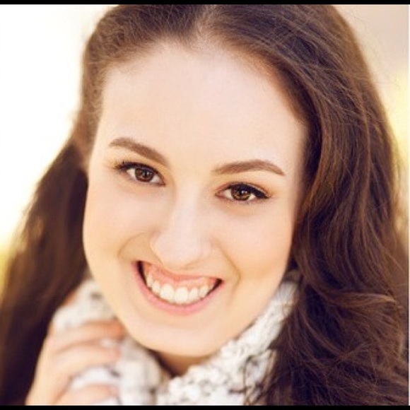 Profile Picture of Tori Reid (@torireid16) on Poshmark