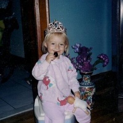 Profile Picture of Isabelle Hamilton (@elena1wabam) on Twitter