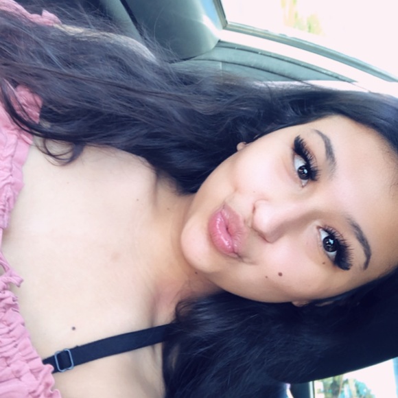 Profile Picture of Keeley Mcculley (@keeleyyanne) on Poshmark