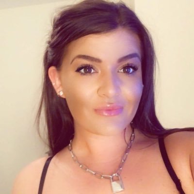 Profile Picture of Hollybennett (@HollyBennett_xx) on Twitter