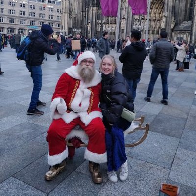 Profile Picture of Phoebe Phillips (@phebphilz) on Twitter