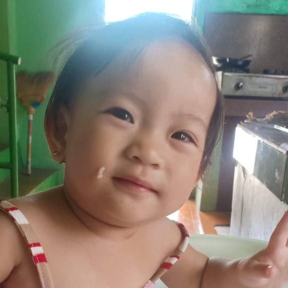 Profile Picture of Lucia Olivares (@lucia2020) on Poshmark