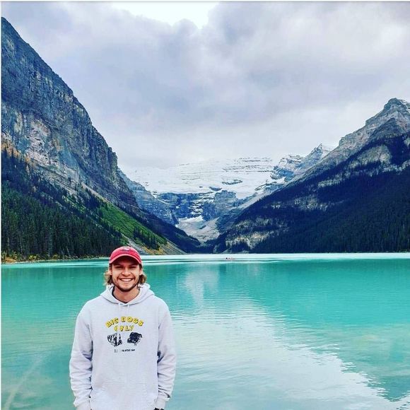 Profile Picture of Sam Meschino (@sam_meschino) on Poshmark