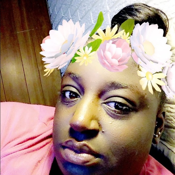Profile Picture of Ursula Thompson (@ursula_87) on Poshmark