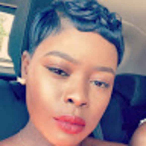 Profile Picture of Caroline Opakunle (@carrieopak) on Poshmark