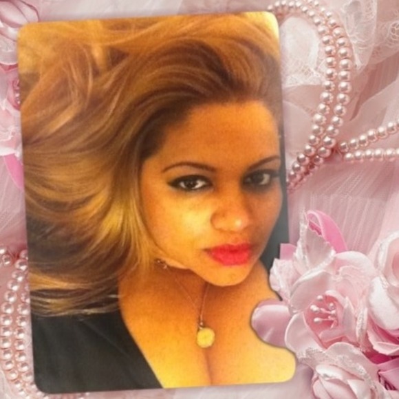 Profile Picture of Maleena Stano (@maleenagail) on Poshmark