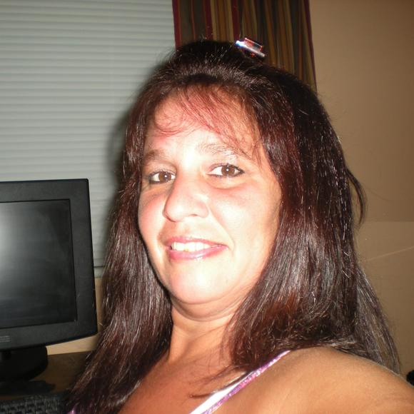 Profile Picture of Renee Weisenberger (@reneeweisenberg) on Poshmark