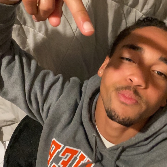 Profile Picture of Kuma Mccraw (@kumam) on Poshmark