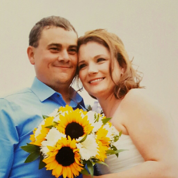 Profile Picture of Kristi Hemphill (@knoelhemp) on Poshmark