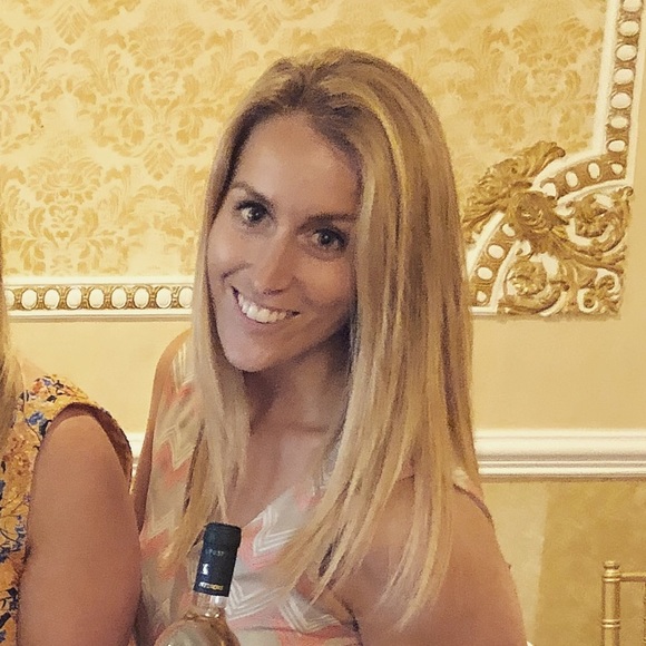 Profile Picture of Lauren Colananni (@lcolananni) on Poshmark