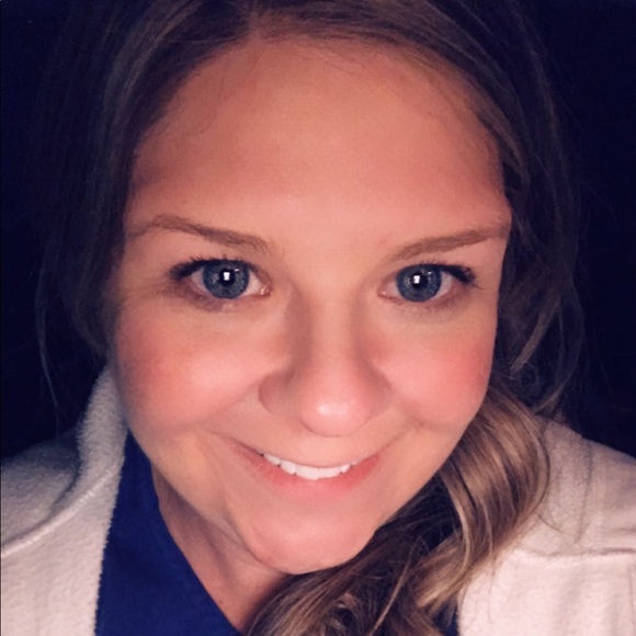 Profile Picture of Jenny Pile (@jflower_109) on Poshmark