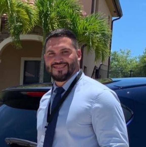 Profile Picture of Juan Manzano (@juan_jc1991) on Poshmark