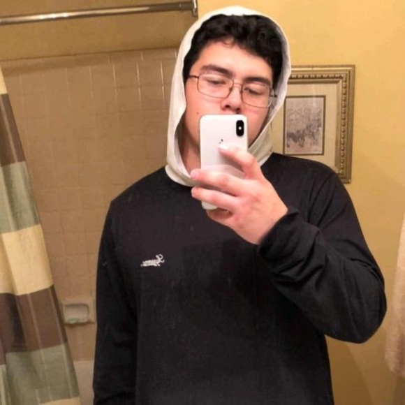 Profile Picture of Lorenzo Griffith (@lorenzogriff269) on Poshmark