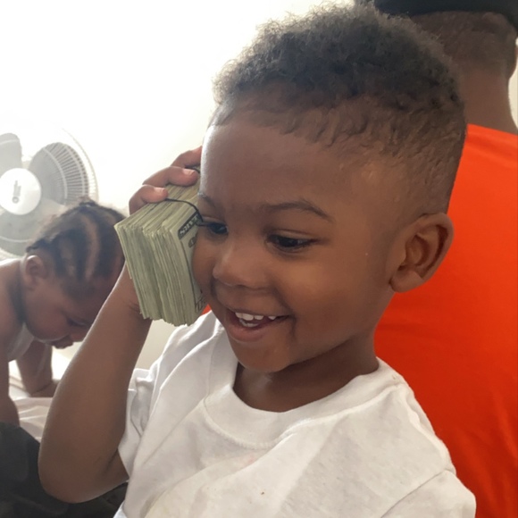 Profile Picture of Artesian Talley (@earlbunz) on Poshmark