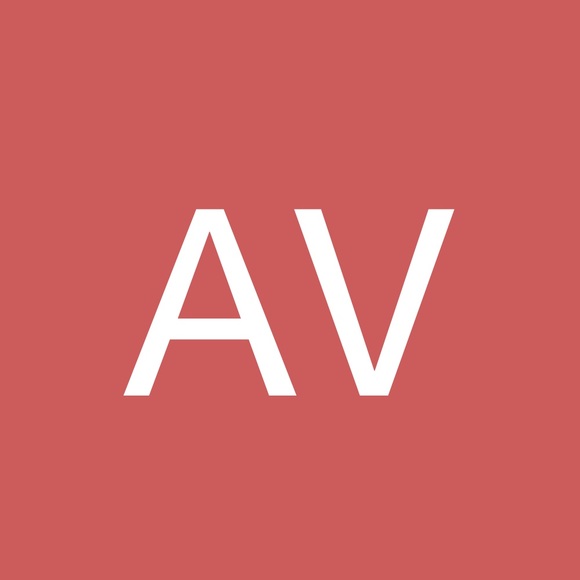 Profile Picture of Angelique Velsor (@nrsevelvet) on Poshmark
