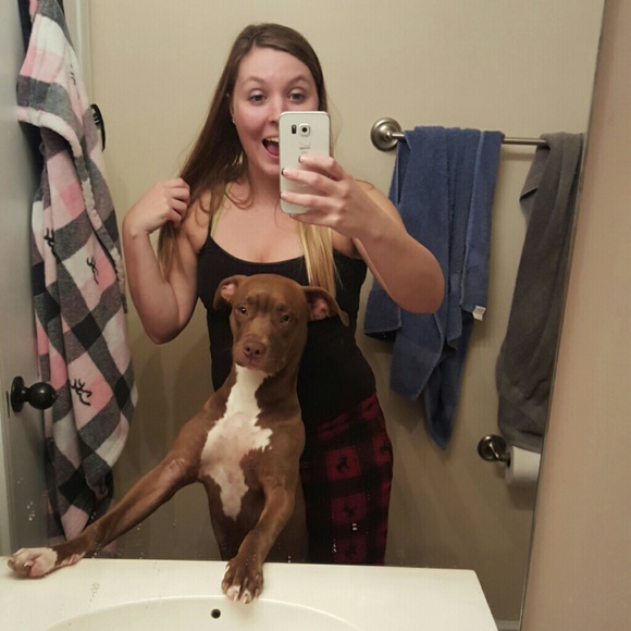 Profile Picture of Taylor Wallace (@taylea07) on Poshmark