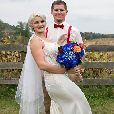 Profile Picture of Jessica Manning (@JessLeAnne325) on Twitter