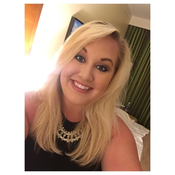 Profile Picture of Alyssa Kern (@alyssakern99) on Poshmark