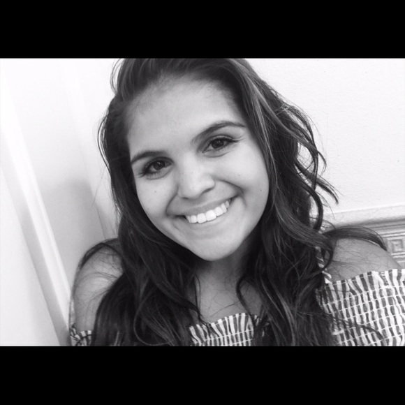 Jocelyn Madril - Poshmark Profile Picture of Jocelyn Madril (@jocelyn_madril) on Poshmark