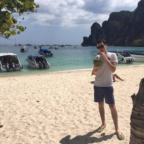 Profile Picture of Ytzi Hanfling (@ytzi1989) on Poshmark