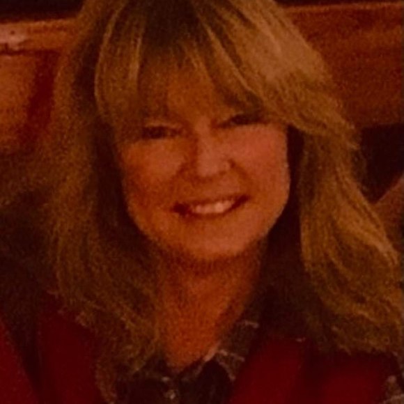 Profile Picture of Susan Baroch (@thebarochs) on Poshmark