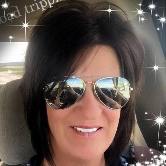 Profile Picture of Dorinda Holmes (@dorindaholmes) on Poshmark