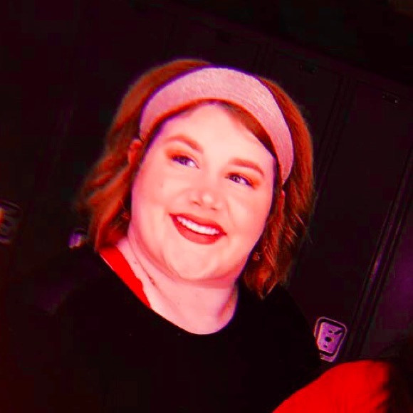 Profile Picture of Kelly Mcfarland (@kellymcfarland) on Poshmark