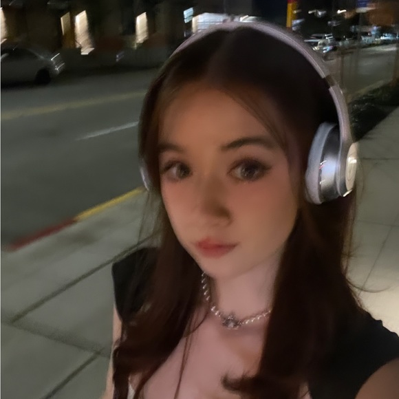 Profile Picture of Anna Rongerude (@annamairo) on Poshmark