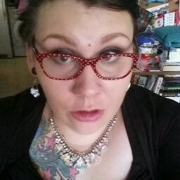 Profile Picture of Ruthy Fenchak (@ruthyfenchak) on Poshmark