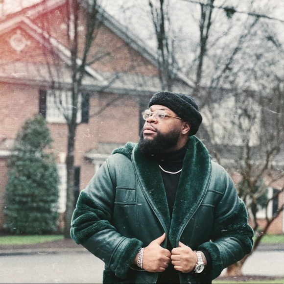 Tyrell Cox - Poshmark Profile Picture of Tyrell Cox (@ruby5285) on Poshmark