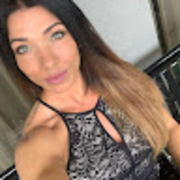 Profile Picture of Jessica Bartges (@jessicabartges) on Poshmark