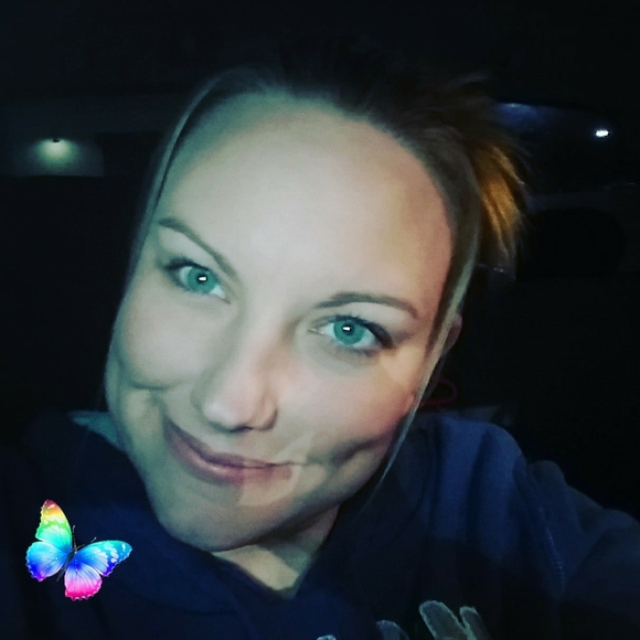 Profile Picture of Amanda Newcomb (@crazysexy1984) on Poshmark