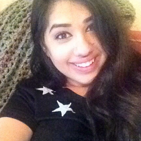 Profile Picture of Amy Singh (@amysingh) on Poshmark