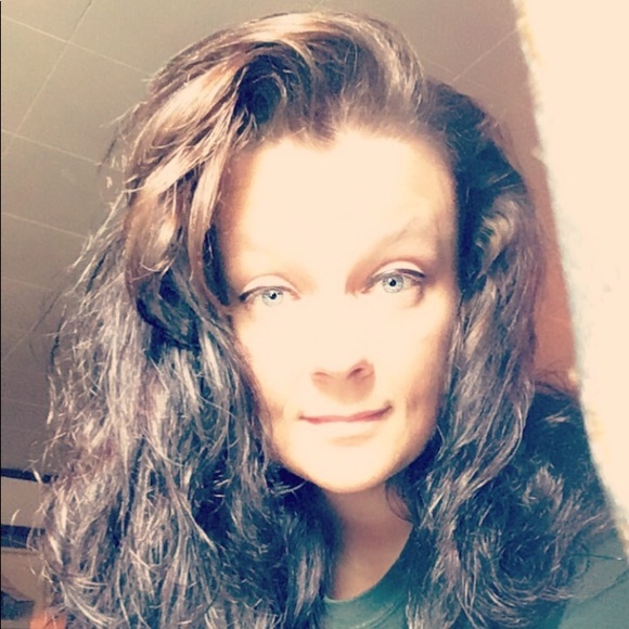 Profile Picture of Sherri Cressman (@sherriav200) on Poshmark