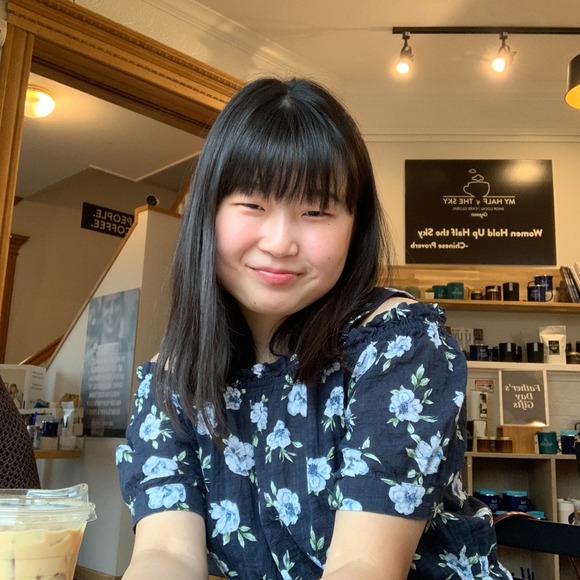 Profile Picture of Eun bi Lim (@eunbloom) on Poshmark