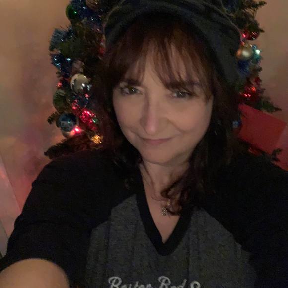 Profile Picture of Melissa Varnum (@sunflower152) on Poshmark