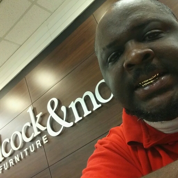 Profile Picture of Quillon Clemons (@qmari22) on Poshmark