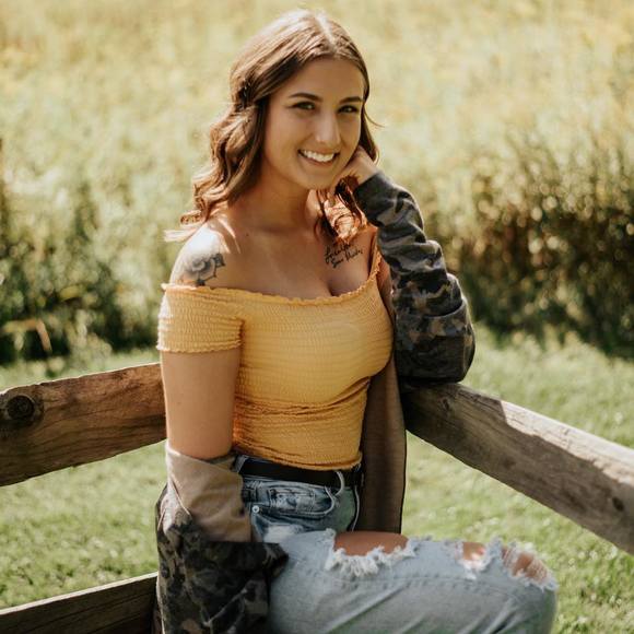 Profile Picture of Kyleigh Cook (@kyshae623) on Poshmark