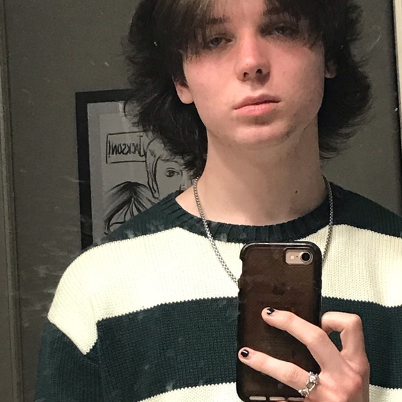 Profile Picture of Harrison Fieldson (@sm9098908) on Poshmark
